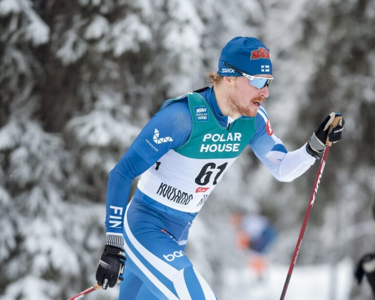 Liekari hurjasteli kolmanneksi miesten sprintin aika-ajossa, seitsemän suomalaista jatkoon