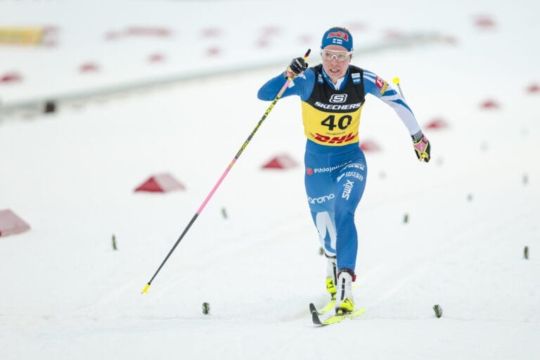 Kerttu Niskanen piristyi podiumkamppailuun – perinteisen kympin viides sija jäi suomalaisten ainoaksi Trondheimin maailmancupin kärkikymmenikössä