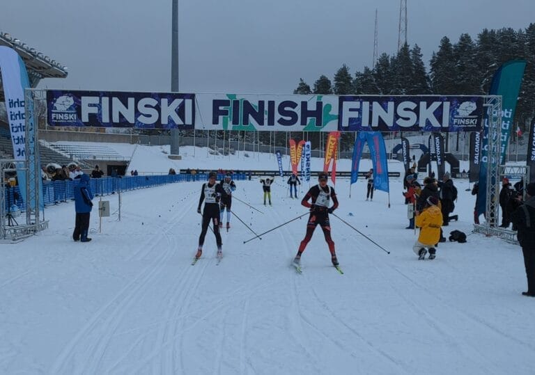 Veli-Matti Räsänen ja Terhi Pollari Finlandia-hiihdon perinteisen päämatkojen ykköset