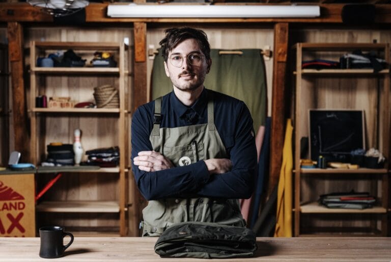 Hiihtovoiteista takkeihin: näin fluorikielto näkyy urheiluvaatealalla